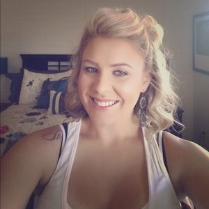 Meet your Posher, Alyssa